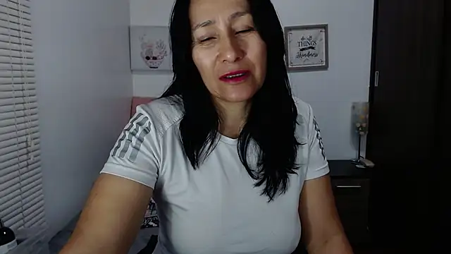 Snapshot of Maira_B chatting on February 10, 2026, 11:47 am Maira B online show from February 10, 2026, 11:47 am