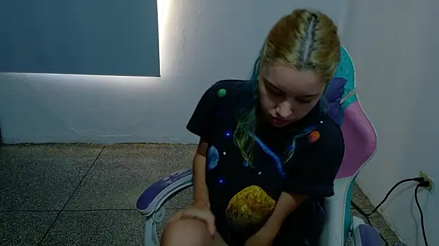 WandaDoll online show from February 8, 2026, 12:30 pm