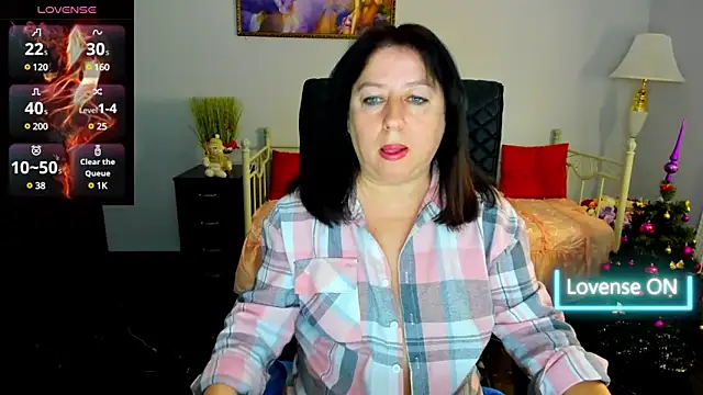 Snapshot of Julia_Dean chatting on December 30, 2024, 11:37 am Julia Dean online show from December 30, 2024, 11:37 am