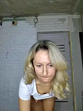 Miss    Mia  online show from January 7, 2025, 8:56 am