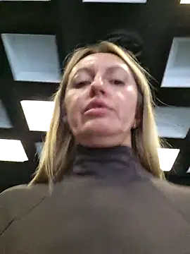 Miss    Mia  online show from December 5, 2025, 10:13 am