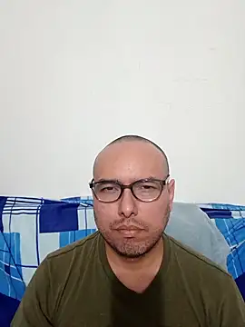 Snapshot of ElSunEagle chatting on February 4, 2026, 1:33 am ElSunEagle online show from February 4, 2026, 1:33 am