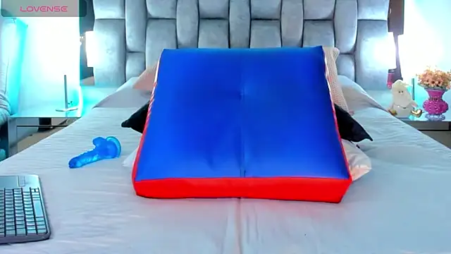 Snapshot of Abbye_blue01 chatting on December 4, 2024, 1:47 am Abbye blue01 online show from December 4, 2024, 1:47 am