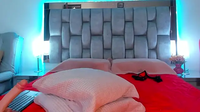 Snapshot of Abbye_blue01 chatting on March 12, 2025, 4:08 am Abbye blue01 online show from March 12, 2025, 4:08 am