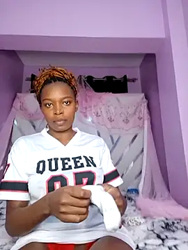 Snapshot of Pretty-queen123 chatting on September 19, 2025, 2:35 am Pretty-queen123 online show from September 19, 2025, 2:35 am