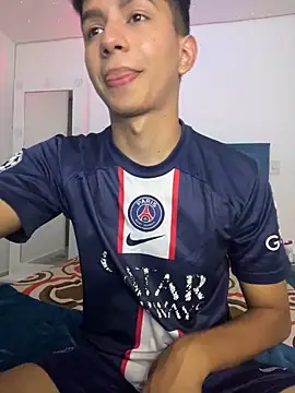 Snapshot of Leonarrrd_01 chatting on December 13, 2024, 3:05 am Leonarrrd 01 online show from December 13, 2024, 3:05 am