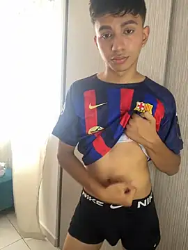 Snapshot of Leonarrrd_01 chatting on December 19, 2024, 6:12 pm Leonarrrd 01 online show from December 19, 2024, 6:12 pm