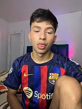 Snapshot of Leonarrrd_01 chatting on December 20, 2024, 3:03 am Leonarrrd 01 online show from December 20, 2024, 3:03 am