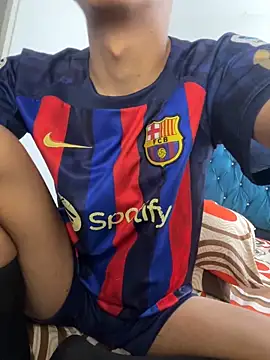 Snapshot of Leonarrrd_01 chatting on December 21, 2024, 5:18 pm Leonarrrd 01 online show from December 21, 2024, 5:18 pm