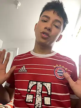 Snapshot of Leonarrrd_01 chatting on December 28, 2024, 4:52 pm Leonarrrd 01 online show from December 28, 2024, 4:52 pm