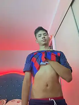 Snapshot of Leonarrrd_01 chatting on January 29, 2025, 12:33 am Leonarrrd 01 online show from January 29, 2025, 12:33 am