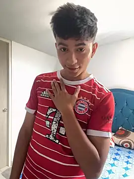 Snapshot of Leonarrrd_01 chatting on February 5, 2025, 5:53 pm Leonarrrd 01 online show from February 5, 2025, 5:53 pm