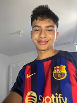 Snapshot of Leonarrrd_01 chatting on February 6, 2025, 6:46 pm Leonarrrd 01 online show from February 6, 2025, 6:46 pm