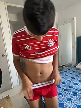 Snapshot of Leonarrrd_01 chatting on February 7, 2025, 6:24 pm Leonarrrd 01 online show from February 7, 2025, 6:24 pm