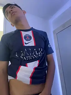 Snapshot of Leonarrrd_01 chatting on February 8, 2025, 3:19 am Leonarrrd 01 online show from February 8, 2025, 3:19 am