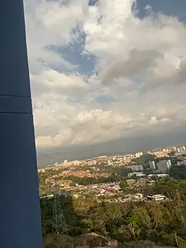 Snapshot of Leonarrrd_01 chatting on February 8, 2025, 10:19 pm Leonarrrd 01 online show from February 8, 2025, 10:19 pm