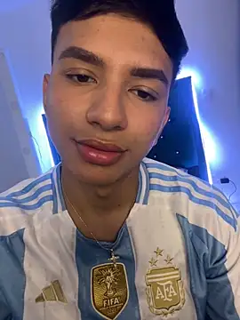 Snapshot of Leonarrrd_01 chatting on February 14, 2025, 5:51 am Leonarrrd 01 online show from February 14, 2025, 5:51 am