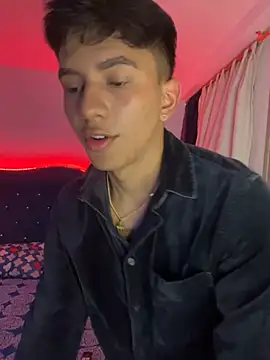 Snapshot of Leonarrrd_01 chatting on February 15, 2025, 3:20 am Leonarrrd 01 online show from February 15, 2025, 3:20 am