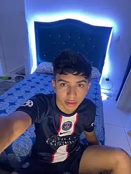 Snapshot of Leonarrrd_01 chatting on February 18, 2025, 2:59 am Leonarrrd 01 online show from February 18, 2025, 2:59 am