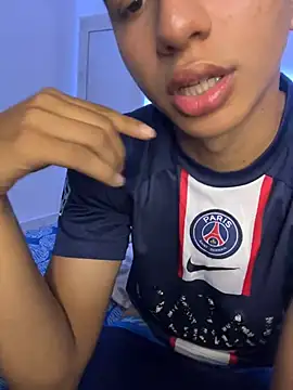 Snapshot of Leonarrrd_01 chatting on February 22, 2025, 3:12 am Leonarrrd 01 online show from February 22, 2025, 3:12 am