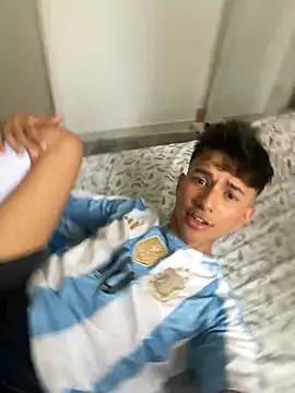 Snapshot of Leonarrrd_01 chatting on February 22, 2025, 7:58 pm Leonarrrd 01 online show from February 22, 2025, 7:58 pm