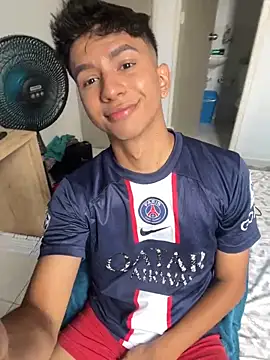 Snapshot of Leonarrrd_01 chatting on February 23, 2025, 7:07 pm Leonarrrd 01 online show from February 23, 2025, 7:07 pm