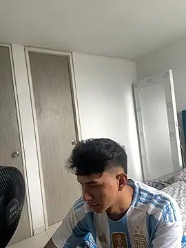 Snapshot of Leonarrrd_01 chatting on February 27, 2025, 5:47 pm Leonarrrd 01 online show from February 27, 2025, 5:47 pm