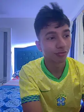 Snapshot of Leonarrrd_01 chatting on March 5, 2025, 3:51 am Leonarrrd 01 online show from March 5, 2025, 3:51 am