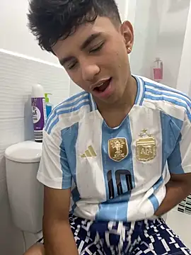 Snapshot of Leonarrrd_01 chatting on March 8, 2025, 3:17 am Leonarrrd 01 online show from March 8, 2025, 3:17 am