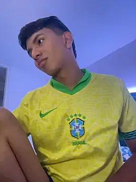 Snapshot of Leonarrrd_01 chatting on March 10, 2025, 12:07 am Leonarrrd 01 online show from March 10, 2025, 12:07 am