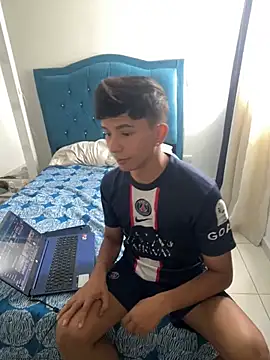 Snapshot of Leonarrrd_01 chatting on March 12, 2025, 6:55 pm Leonarrrd 01 online show from March 12, 2025, 6:55 pm