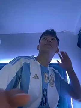 Snapshot of Leonarrrd_01 chatting on March 17, 2025, 2:08 am Leonarrrd 01 online show from March 17, 2025, 2:08 am