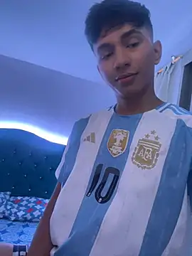 Snapshot of Leonarrrd_01 chatting on March 19, 2025, 11:25 pm Leonarrrd 01 online show from March 19, 2025, 11:25 pm