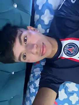 Snapshot of Leonarrrd_01 chatting on March 23, 2025, 1:42 am Leonarrrd 01 online show from March 23, 2025, 1:42 am