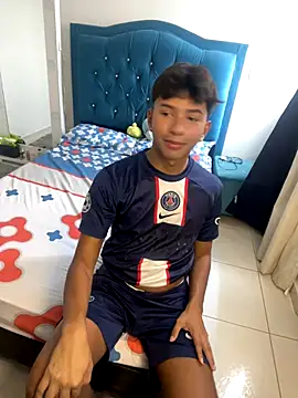 Snapshot of Leonarrrd_01 chatting on September 24, 2025, 8:45 pm Leonarrrd 01 online show from September 24, 2025, 8:45 pm