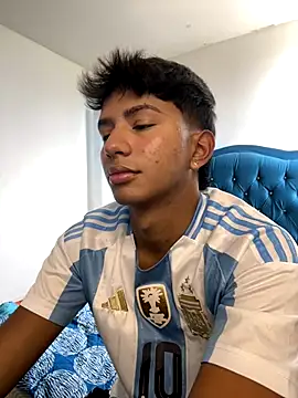 Snapshot of Leonarrrd_01 chatting on October 2, 2025, 8:16 pm Leonarrrd 01 online show from October 2, 2025, 8:16 pm