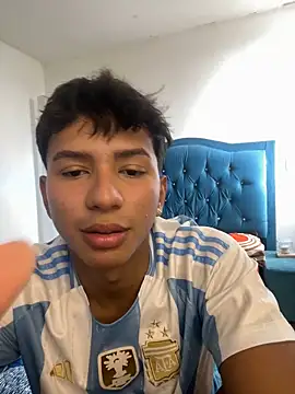 Snapshot of Leonarrrd_01 chatting on October 5, 2025, 7:56 pm Leonarrrd 01 online show from October 5, 2025, 7:56 pm