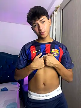 Snapshot of Leonarrrd_01 chatting on October 9, 2025, 12:52 am Leonarrrd 01 online show from October 9, 2025, 12:52 am