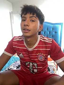 Snapshot of Leonarrrd_01 chatting on October 19, 2025, 8:09 pm Leonarrrd 01 online show from October 19, 2025, 8:09 pm