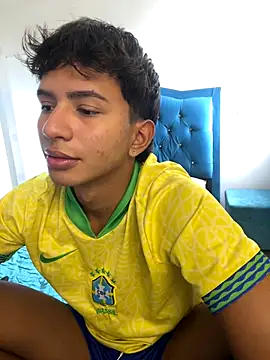 Snapshot of Leonarrrd_01 chatting on October 20, 2025, 9:04 pm Leonarrrd 01 online show from October 20, 2025, 9:04 pm