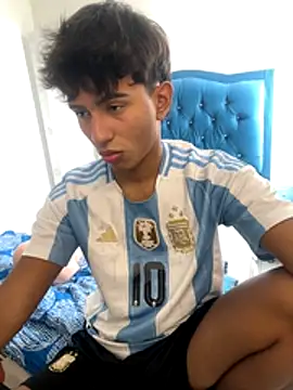 Snapshot of Leonarrrd_01 chatting on October 21, 2025, 8:09 pm Leonarrrd 01 online show from October 21, 2025, 8:09 pm