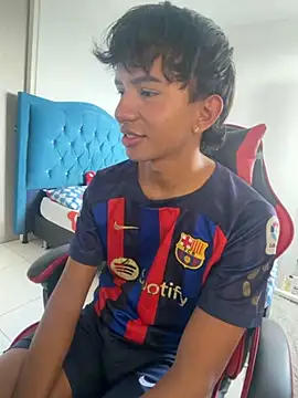 Leonarrrd 01 online show from December 4, 2025, 4:05 pm