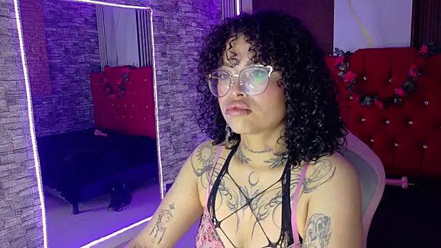 miahernadez303av online show from February 26, 2026, 3:49 am