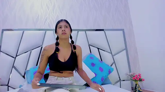  aurora18  online show from January 12, 2025, 3:07 am