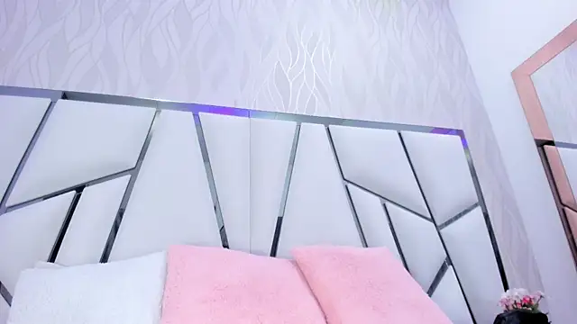  aurora18  online show from January 24, 2025, 3:11 am