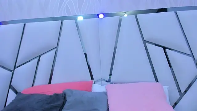  aurora18  online show from February 7, 2025, 3:12 am