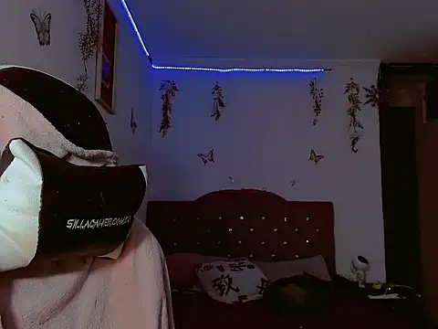 madisonx17 online show from October 2, 2025, 9:44 pm