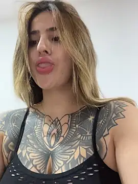 Snapshot of ValerieHilton chatting on December 31, 2024, 12:43 am ValerieHilton online show from December 31, 2024, 12:43 am