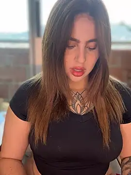 Snapshot of ValerieHilton chatting on January 28, 2025, 10:12 pm ValerieHilton online show from January 28, 2025, 10:12 pm