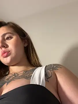 Snapshot of ValerieHilton chatting on March 21, 2025, 12:51 am ValerieHilton online show from March 21, 2025, 12:51 am